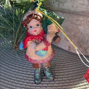 Vintage looking girl ornament (price firm)